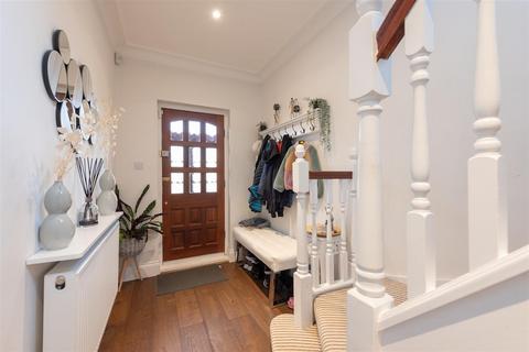 undefined, The Alders, London N21