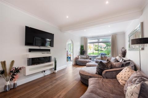 undefined, The Alders, London N21