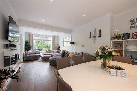 undefined, The Alders, London N21