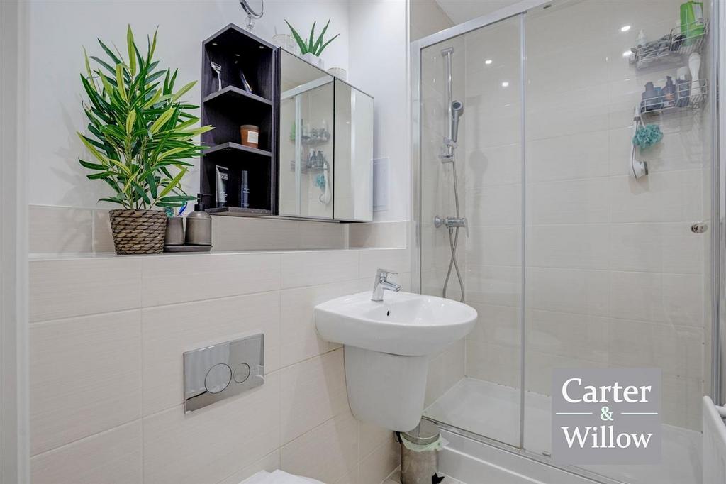 En suite shower