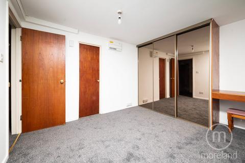 3 bedroom flat to rent, Chandos Way, London NW11