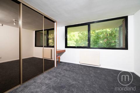 3 bedroom flat to rent, Chandos Way, London NW11