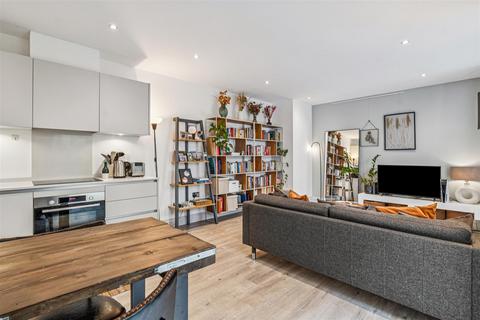 1 bedroom flat for sale, Devonhurst Place, London, W4