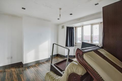 712d Kenton Road, Harrow, HA3 9QX