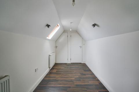 712d Kenton Road, Harrow, HA3 9QX