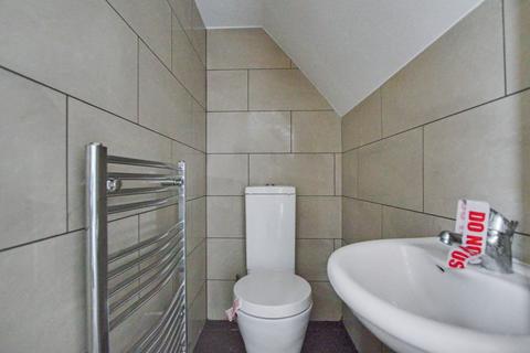712d Kenton Road, Harrow, HA3 9QX