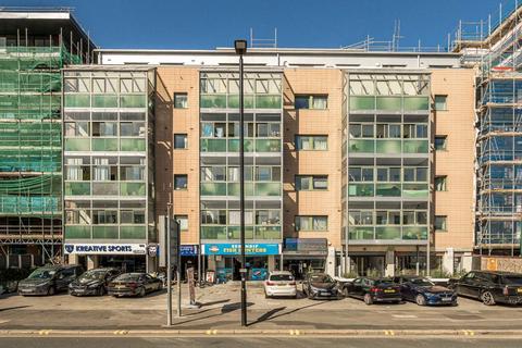 2 bedroom flat to rent, Staines Road, Hounslow TW3