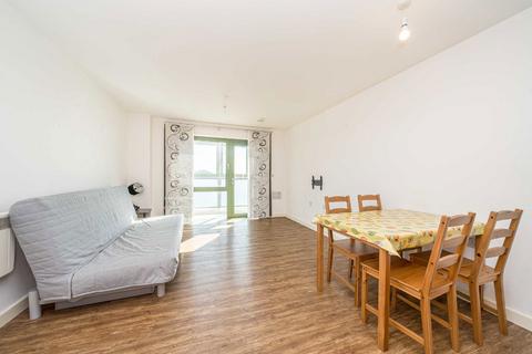 2 bedroom flat to rent, Staines Road, Hounslow TW3