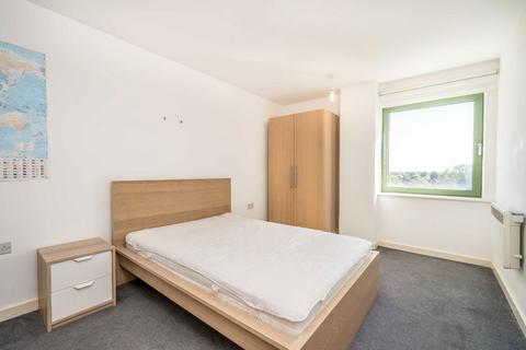 2 bedroom flat to rent, Staines Road, Hounslow TW3