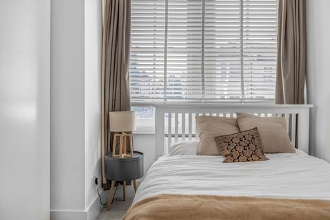2 bedroom flat for sale, Latchmere Road, London SW11