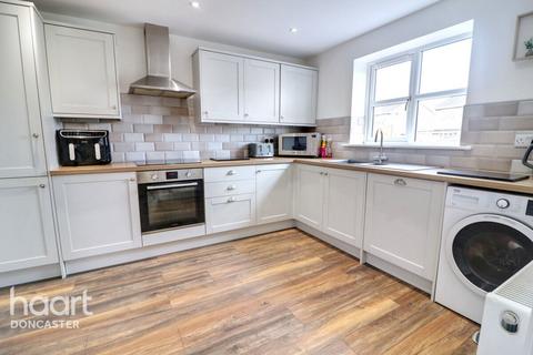 4 bedroom detached house for sale, Springwell Lane, Balby, Doncaster
