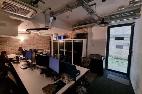 Retail property (high street) to rent, 3-5 Vandon St London SW1H 0AE