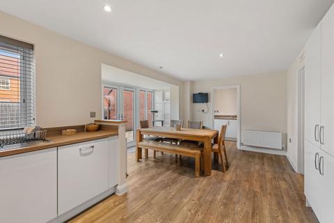 41 Arundel Drive, Grantham, NG31 8WN