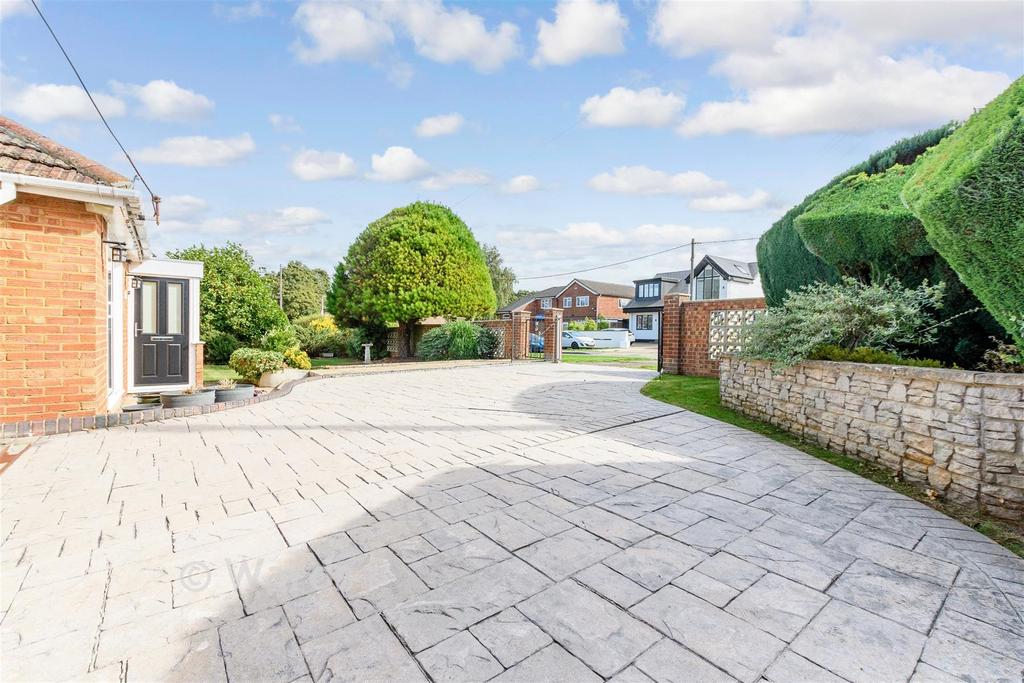 Driveway/Parking