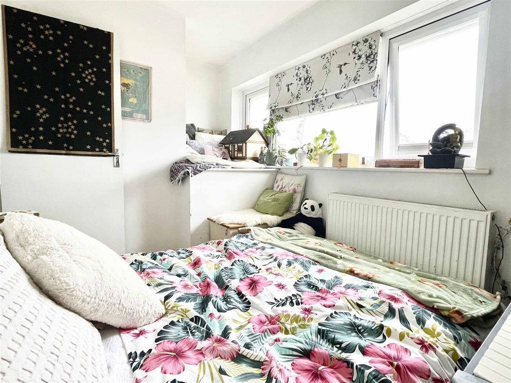 Bed2.jpg