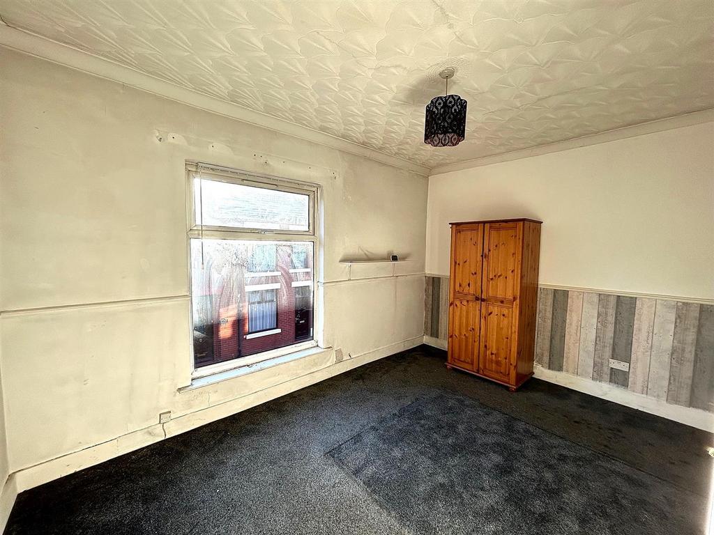 Bedroom 1.jpg