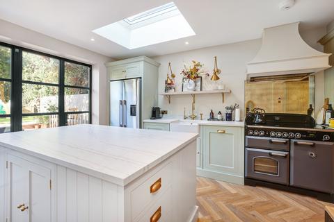 83 The Grove, London, W5 5LL