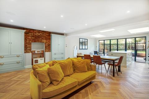 83 The Grove, London, W5 5LL