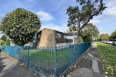 4 Chiswick Walk, Birmingham, B37 6TA