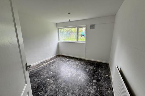 4 Chiswick Walk, Birmingham, B37 6TA