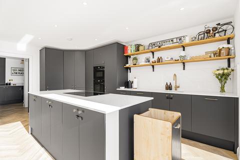 6 Broadfield Road, Woolmer Green, Knebworth, SG3 6LZ