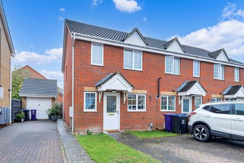 2 bedroom end of terrace house for sale, Redwing Rise, Royston SG8
