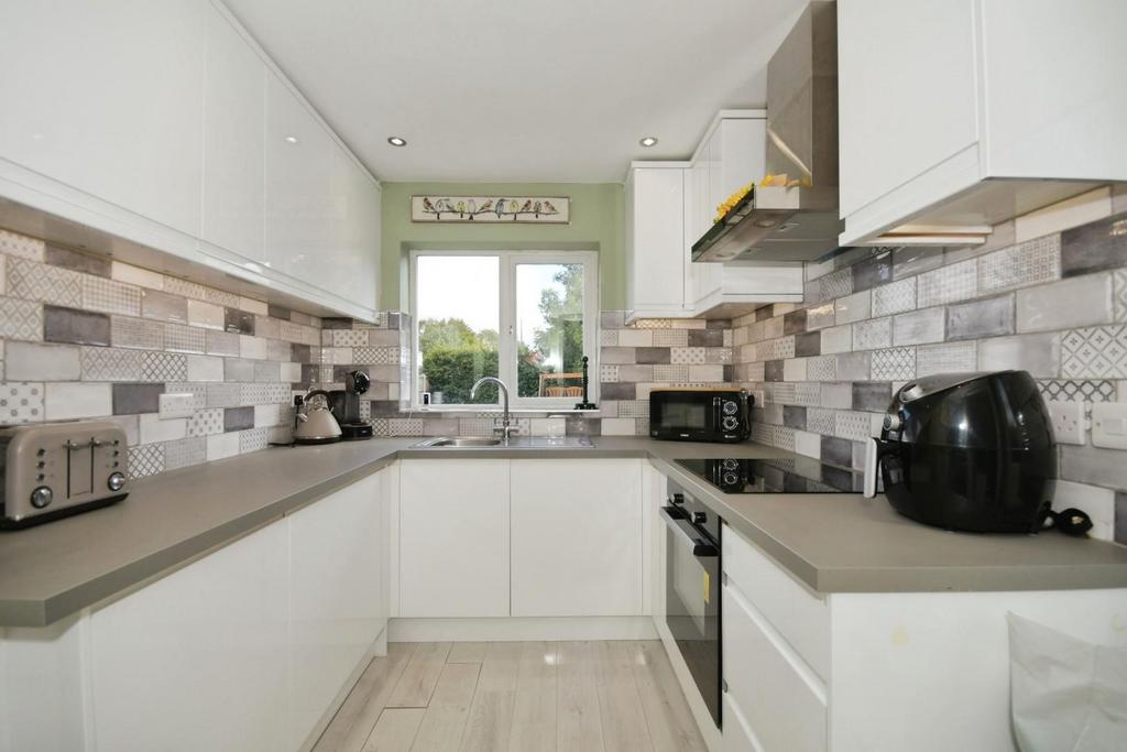 KITCHEN 02.jpg