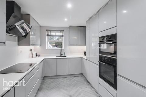 4 bedroom townhouse for sale, Stockwell Drive, Derby