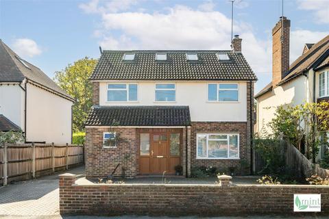 Highfield Road, West Byfleet KT14