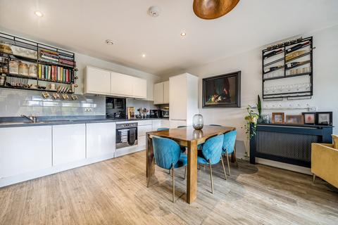 2 bedroom apartment for sale, Apple Yard, London