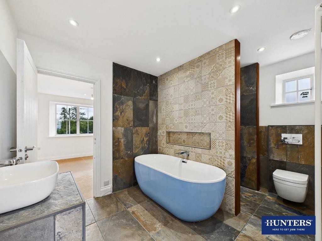 Jack &amp; Jill Bathroom