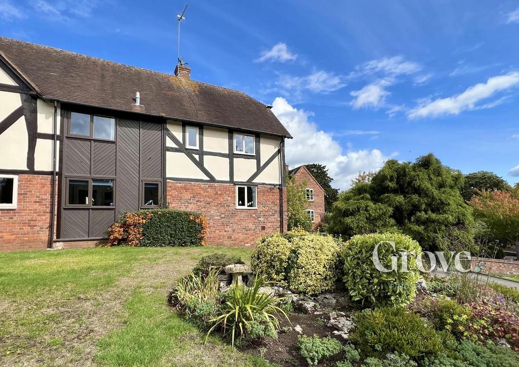 Churchill Worcestershire 2.jpg