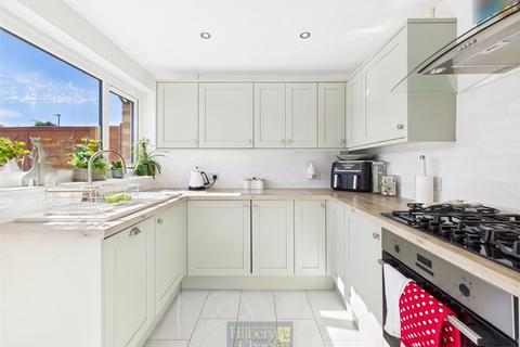 3 bedroom terraced house for sale, Mynchens, Basildon, Essex, SS15