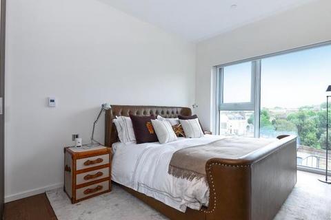 3 bedroom apartment to rent, Columbia Gardens, West Brompton SW6