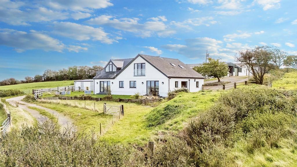 Llain Farm and Stables