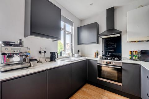 3 bedroom flat for sale, Gorringe Park Avenue, Mitcham, Surrey, CR4