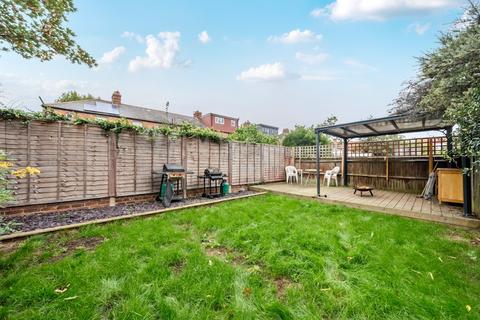 3 bedroom flat for sale, Gorringe Park Avenue, Mitcham, Surrey, CR4