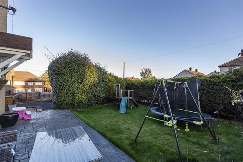 undefined, Glastonbury Drive, Huddersfield HD3