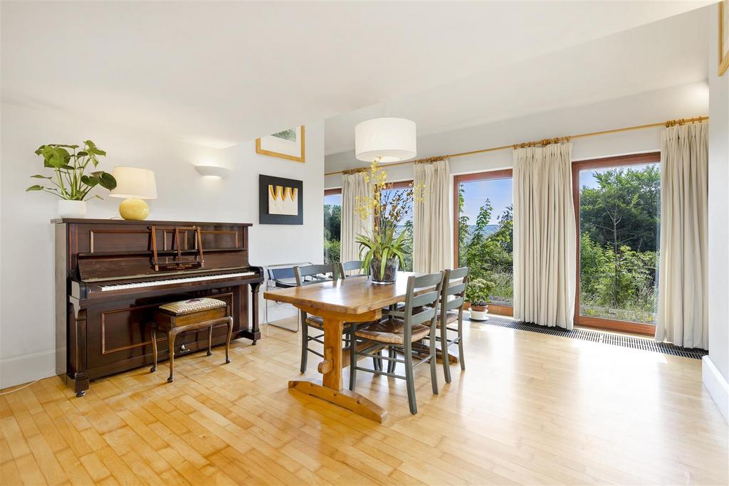 Dining Room3.jpg