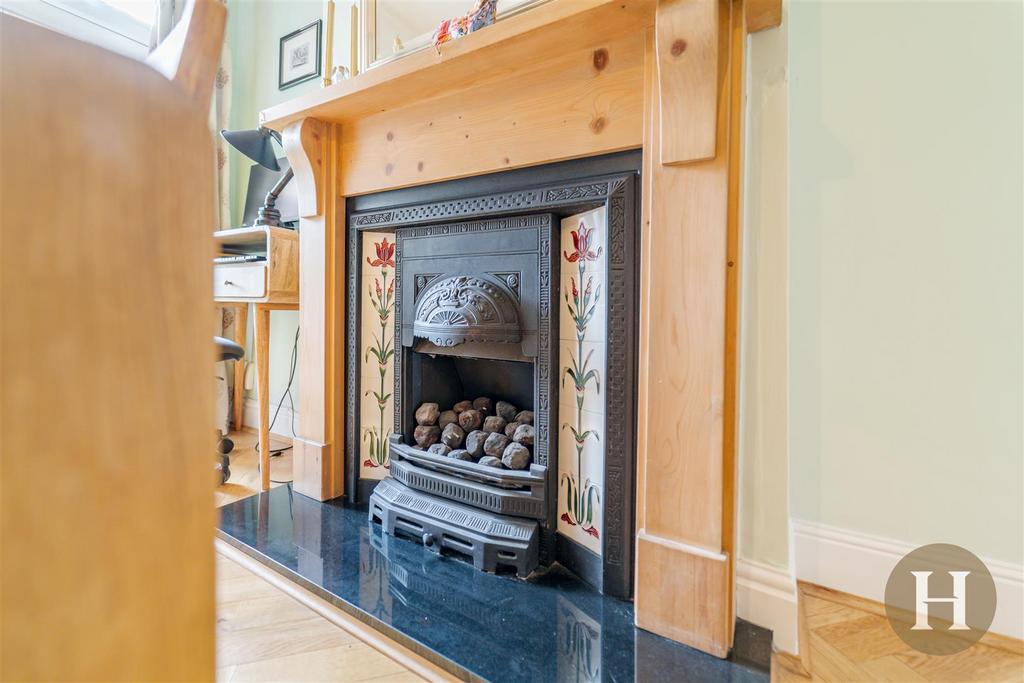 Hadleigh Estate Agents-14.jpg