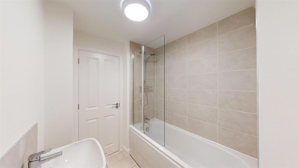 9 Newitt Road, Bathroom.jpg
