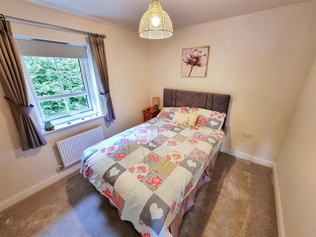 Bed 2.jpg