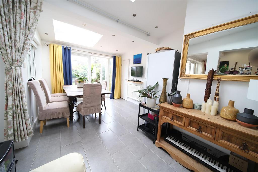 Sunroom2.jpg