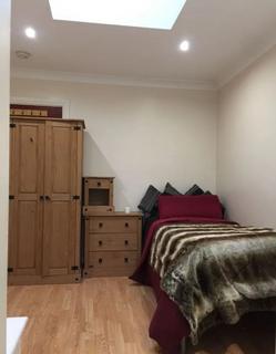 Studio to rent, Weald Rise, Harrow HA3
