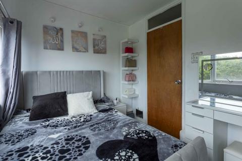 undefined, Cheshire Close, Surrey CR4