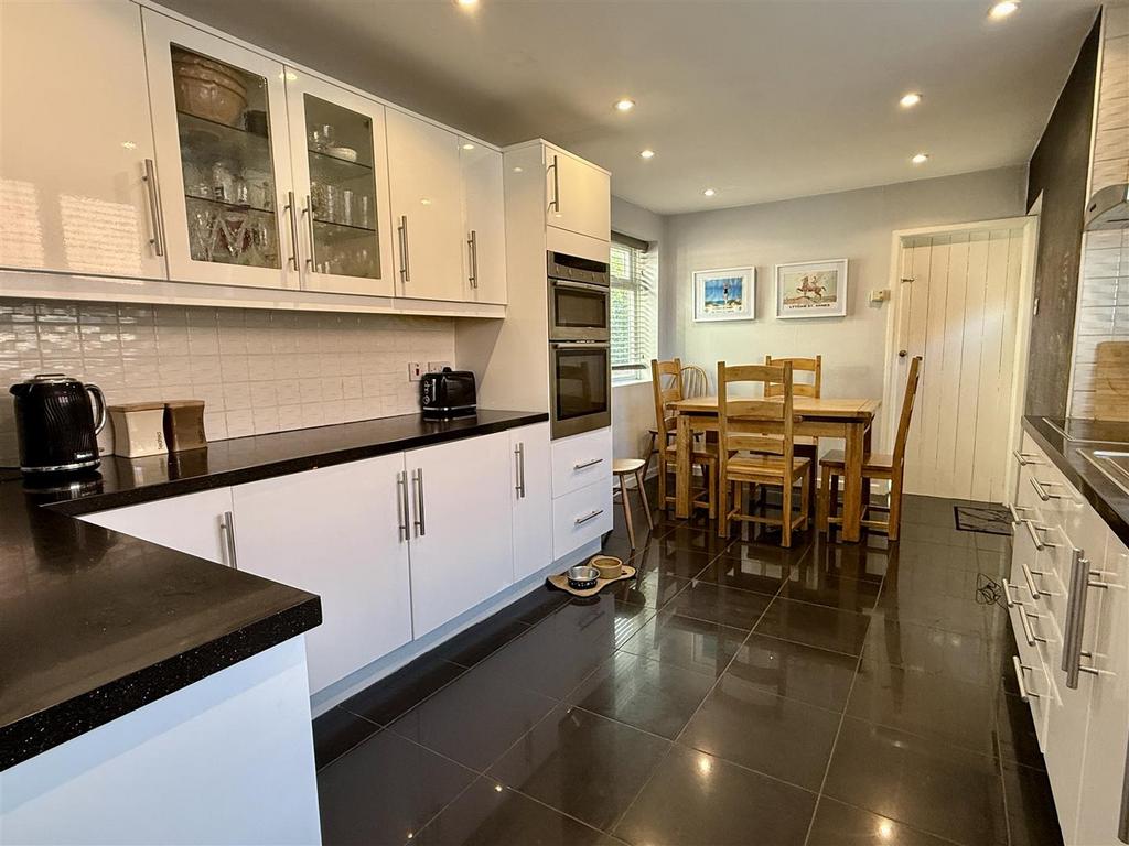 Dining kitchen