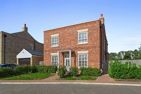 Hunters Court, Wix