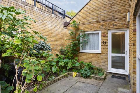 Upper Richmond Road, London
