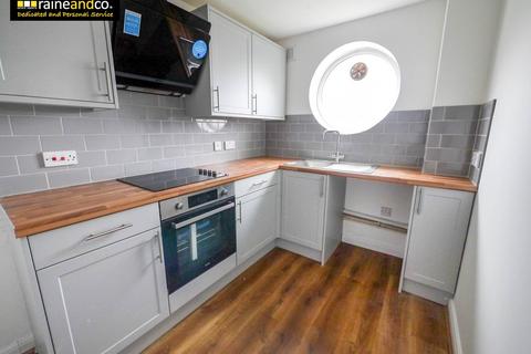 2 bedroom flat for sale, Walsingham Close, Hatfield