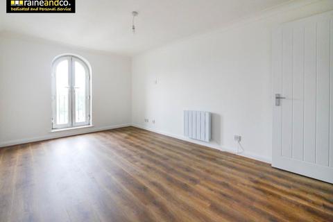 2 bedroom flat for sale, Walsingham Close, Hatfield